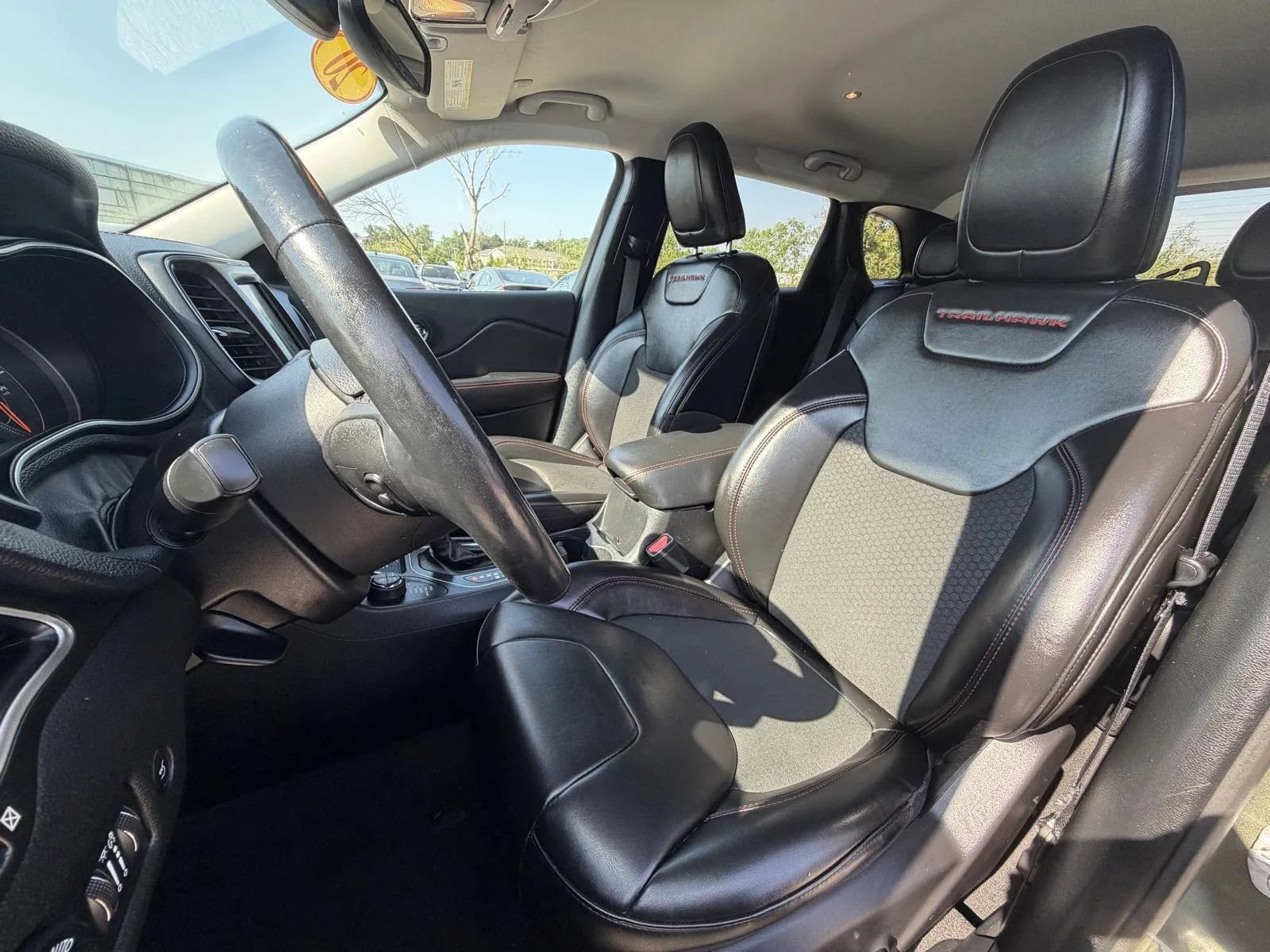 Used 2020 Jeep Cherokee Trailhawk w/ Comfort/Convenience Group AWD/4WD image 12