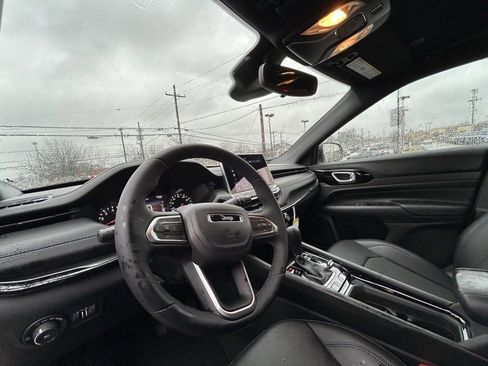 Used 2025 Jeep Compass Latitude w/ Altitude Special Edition image 15