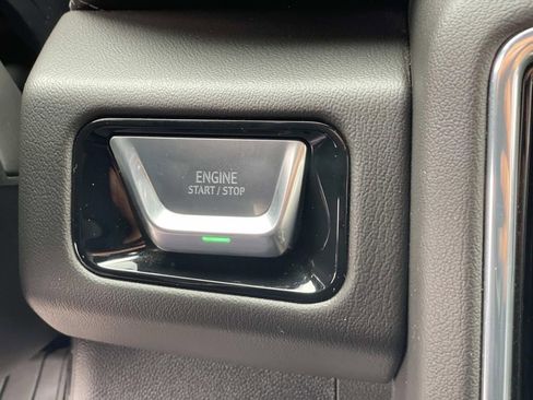Used 2025 GMC Yukon Denali AWD/4WD image 14