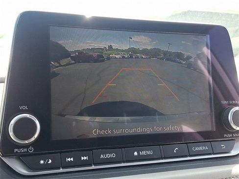 Used 2023 Nissan Rogue SV image 18