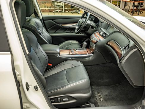 Used 2015 INFINITI Q70 3.7 w/ Deluxe Touring Package AWD/4WD image 22