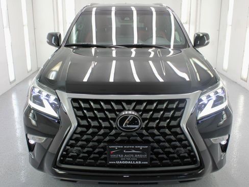 Used 2022 Lexus GX 460 Premium w/ Premium Package image 3