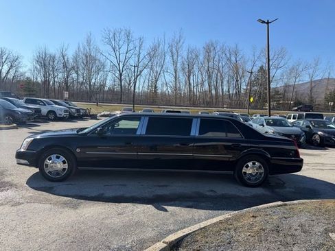 Used 2011 Cadillac DTS Limousine FWD image 6