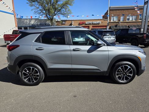 Used 2025 Chevrolet TrailBlazer LT image 9
