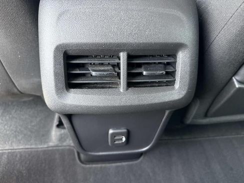 Used 2024 GMC Terrain SLE FWD image 17