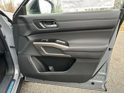 New 2025 Nissan Pathfinder Platinum image 14