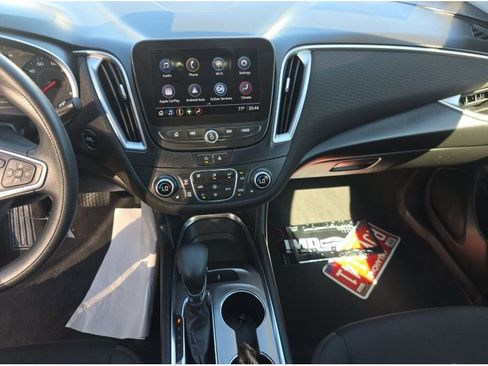 Used 2022 Chevrolet Malibu LT image 14