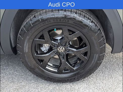 Certified 2025 Volkswagen Atlas Peak Edition SE AWD/4WD image 22