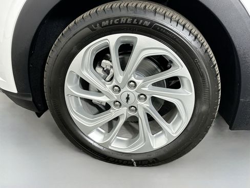 New 2027 Chevrolet Bolt LT w/ Comfort Package image 30