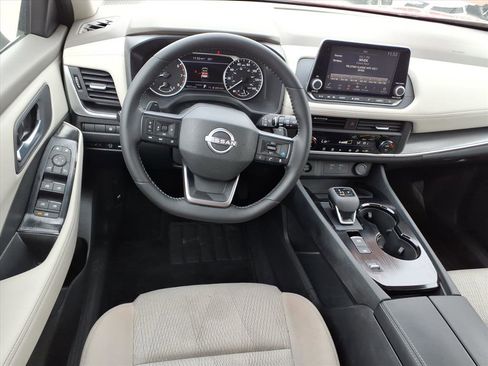 Certified 2025 Nissan Rogue SV image 7