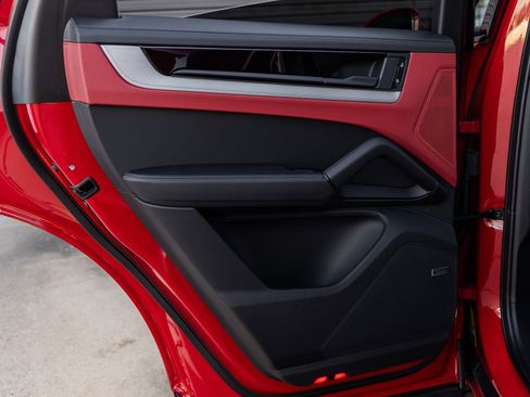 New 2026 Porsche Cayenne S image 37