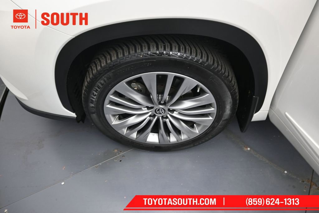 Used 2021 Toyota Highlander Platinum AWD/4WD image 39