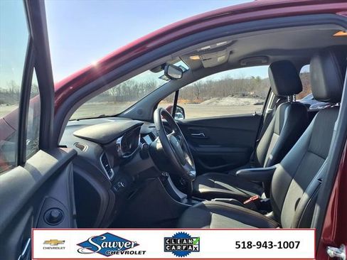 Used 2022 Chevrolet Trax LT w/ Driver Confidence Package image 13