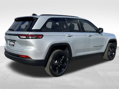 New 2025 Jeep Grand Cherokee Altitude image 6