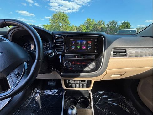 Used 2019 Mitsubishi Outlander SEL AWD/4WD image 11