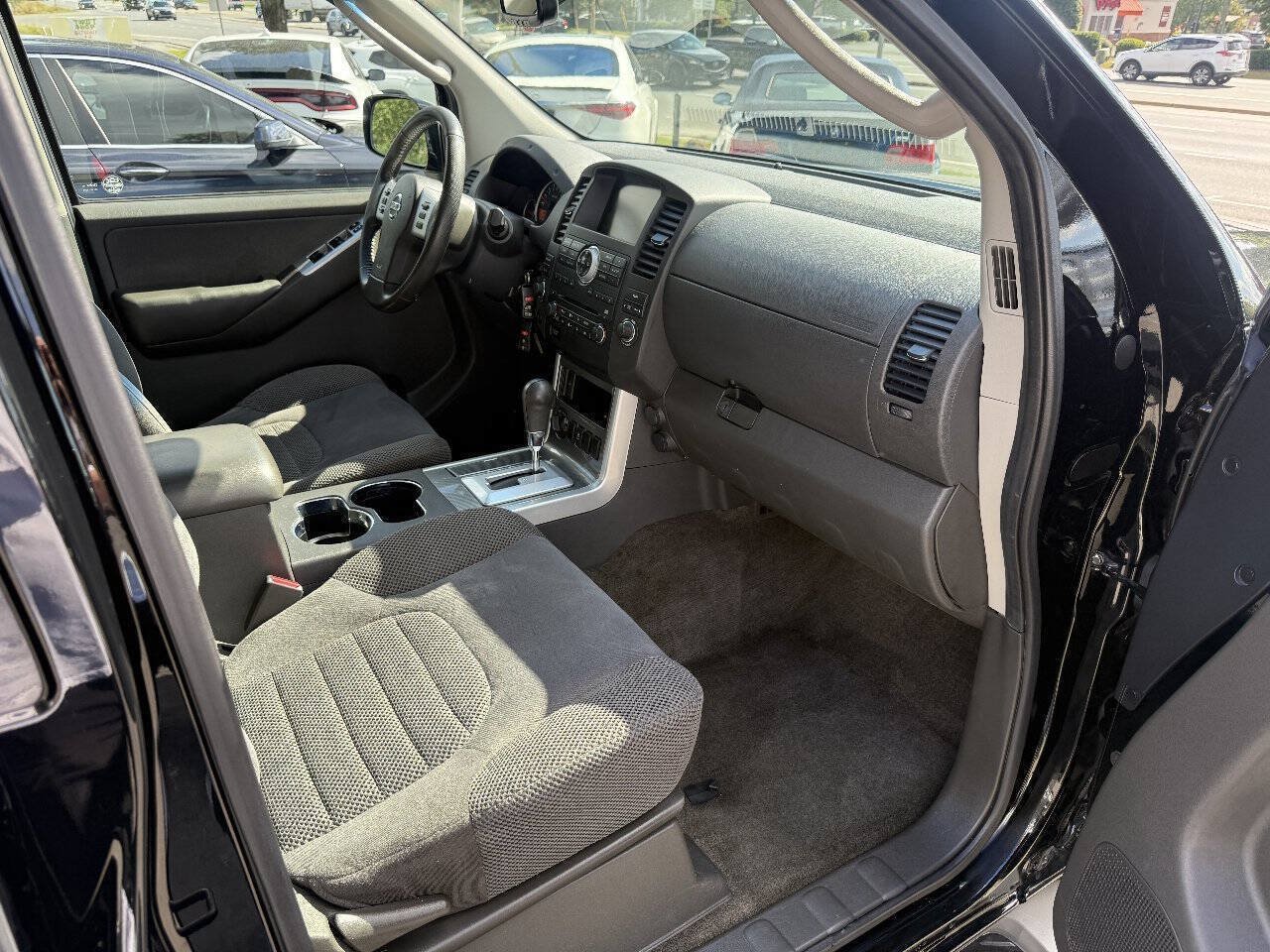 Used 2012 Nissan Pathfinder SV AWD/4WD image 14