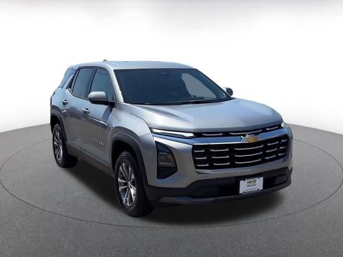 Used 2025 Chevrolet Equinox LT FWD image 3