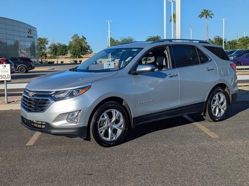 Used 2018 Chevrolet Equinox Premier image 2