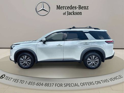 Used 2023 Nissan Pathfinder SV w/ Black Appearance Package AWD/4WD image 5