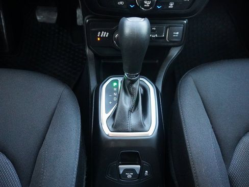 Used 2021 Jeep Renegade Sport image 15