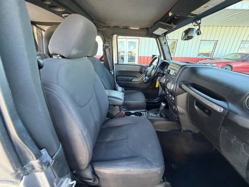 Used 2018 Jeep Wrangler Sport image 9