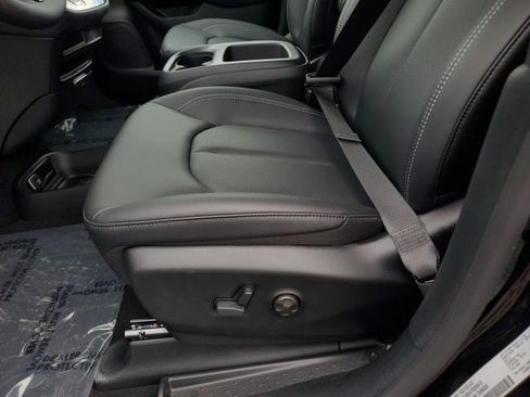 New 2026 Chrysler Pacifica Select w/ S Appearance Package FWD image 18