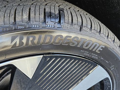 New 2026 Nissan Kicks SR image 14