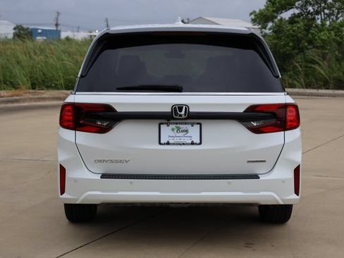 New 2026 Honda Odyssey Touring image 7