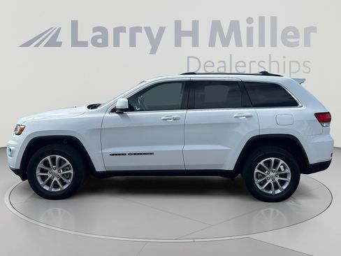 Used 2021 Jeep Grand Cherokee Laredo X AWD/4WD image 2