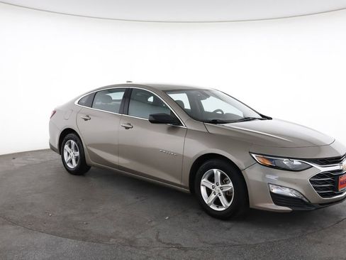 Used 2022 Chevrolet Malibu LT FWD image 2