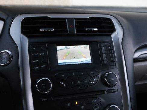 Used 2018 Ford Fusion SE image 40