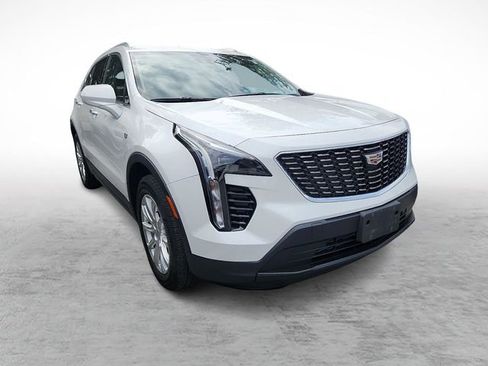 Used 2023 Cadillac XT4 Luxury w/ Cold Weather Package image 3