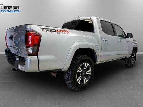 Used 2018 Toyota Tacoma TRD Sport AWD/4WD image 10