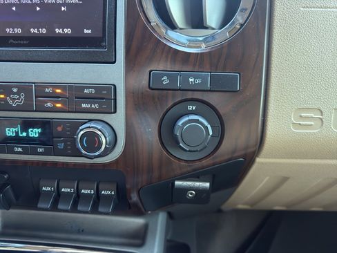 Used 2012 Ford F250 Lariat w/ Lariat Interior Pkg image 20