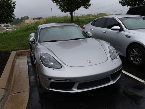Used 2018 Porsche 718 Cayman S RWD image 4