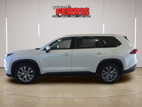 Used 2024 Toyota Grand Highlander AWD image 2