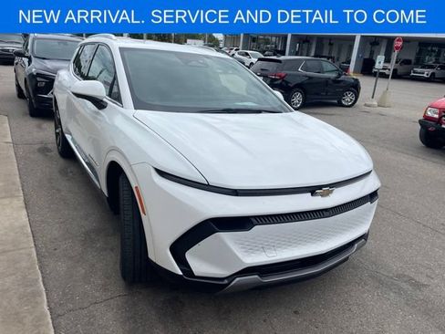 Used 2024 Chevrolet Equinox EV LT FWD image 8