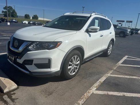 Used 2019 Nissan Rogue SV FWD image 1
