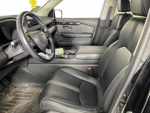 Used 2023 Honda Pilot Touring image 2