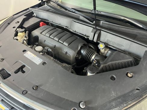 Used 2015 Chevrolet Traverse LS FWD image 12