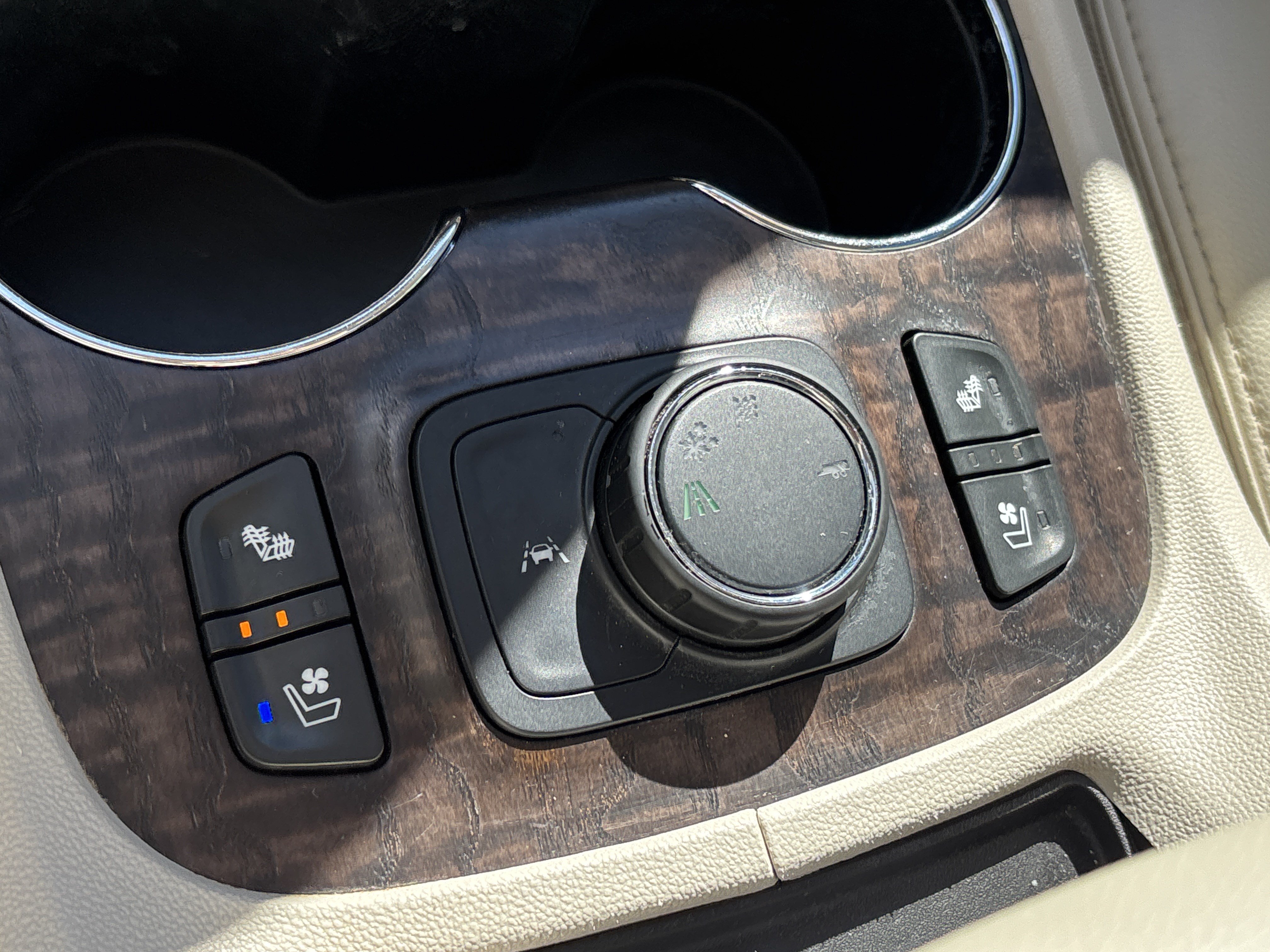 Used 2022 GMC Acadia Denali w/ Denali Ultimate Package FWD image 30