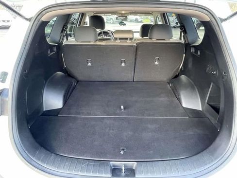 Used 2019 Hyundai Santa Fe SE image 9