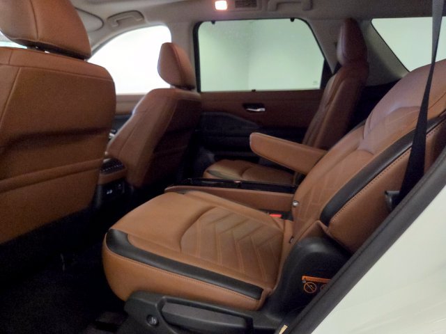 Used 2024 Nissan Pathfinder Platinum AWD/4WD image 20