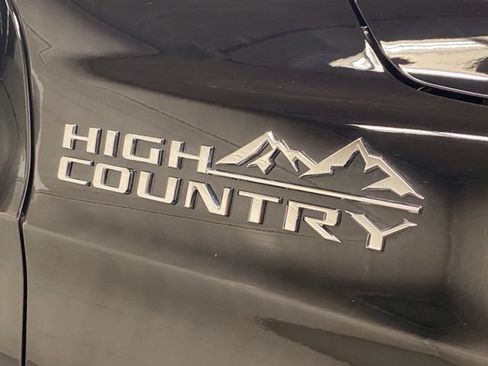 Used 2026 Chevrolet Suburban High Country AWD/4WD image 36