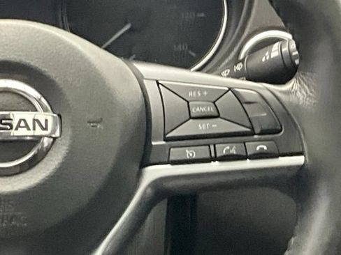Used 2017 Nissan Rogue SV AWD/4WD image 22