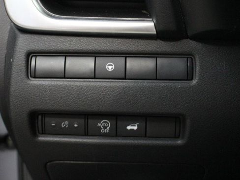 Used 2023 Nissan Rogue SV w/ SV Premium B Package image 9