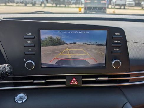 Used 2022 Hyundai Elantra SEL w/ Preferred Accessory Package image 19