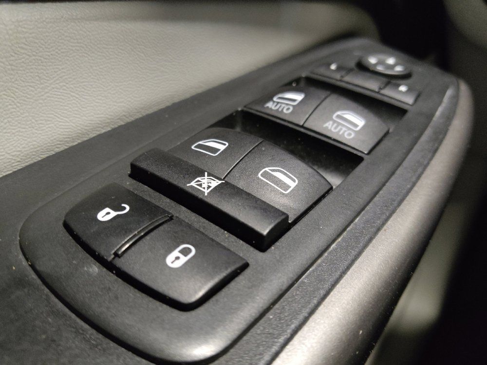 Used 2020 Jeep Cherokee Latitude Plus w/ Comfort/Convenience Group AWD/4WD image 27
