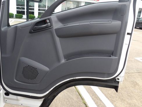 Used 2020 Isuzu NPR RWD image 14