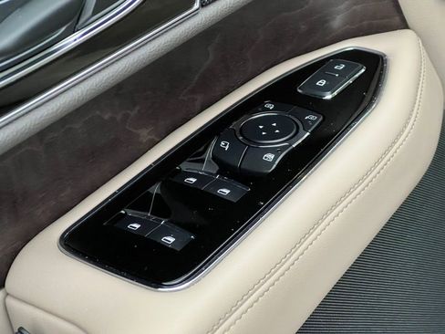 Used 2024 Lincoln Navigator L Reserve w/ Monochromatic Package image 18